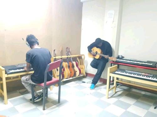 gitar two
